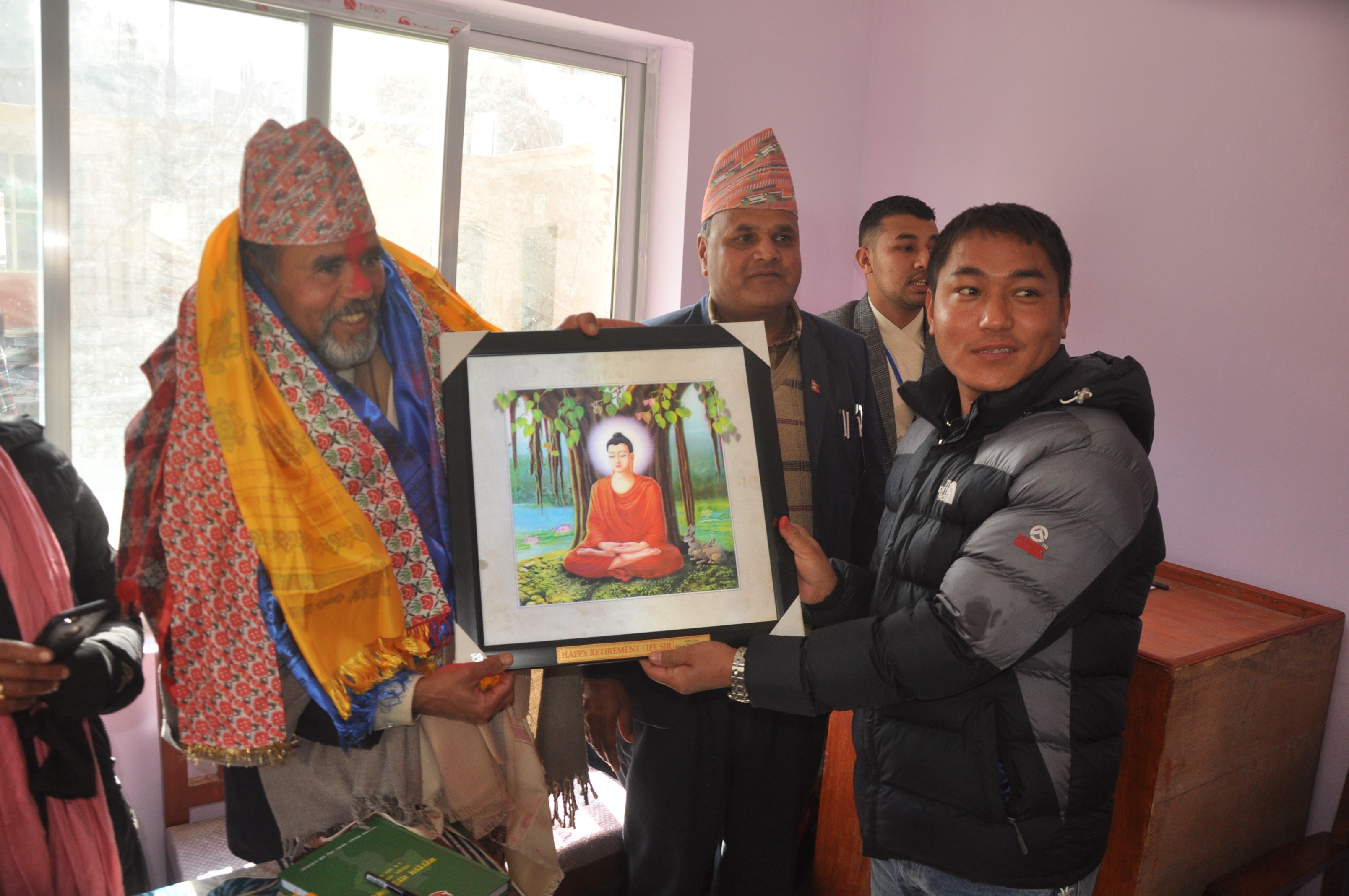 इलाका प्रशासन कार्यालयका शाखा अधिकृत श्री रामचन्द्र खतिवडा सरकाे अवकास विदाइ